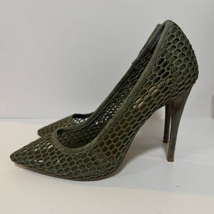 Steve Madden Fishnet Olive Pointy Heels size 7.5 Women